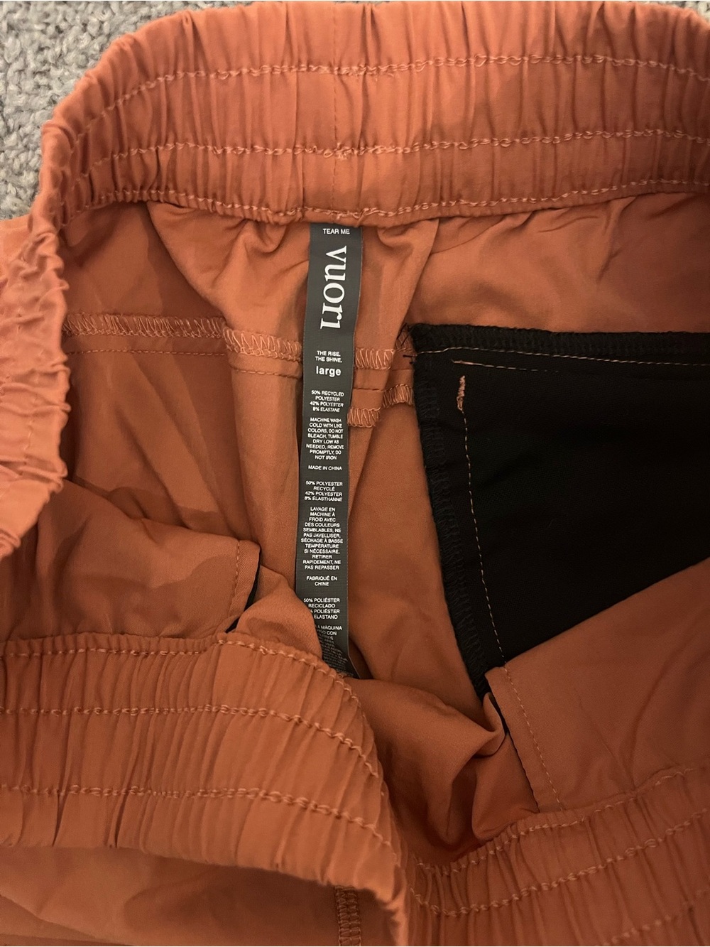 Vuori Women’s Shorts 🧡🍊 - Picture 3 of 6